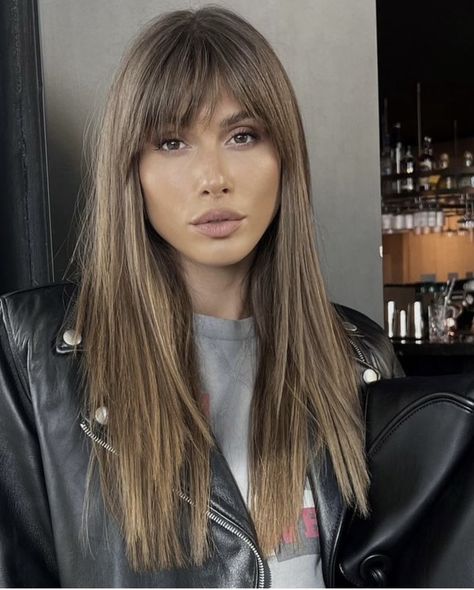 Curtain Bangs Medium Hair With Layers, Franje Pony, Balayage With Bangs, Sleek Long Hair, Hairstyles For Oval Face Shape, Ideas For Straight Hair, Hairstyles For Oval Face, Oval Face Bangs, Hairstyles Unique