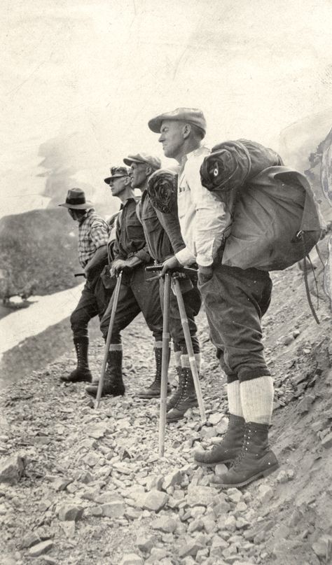 Solving a Problem Vintage Hiking Photos, Vintage Mountaineering, Climbing Art, Vintage Hiking, Mountaineering Climbing, Mens Outdoor Clothing, Mountain Illustration, Hood River, Climbing Gear