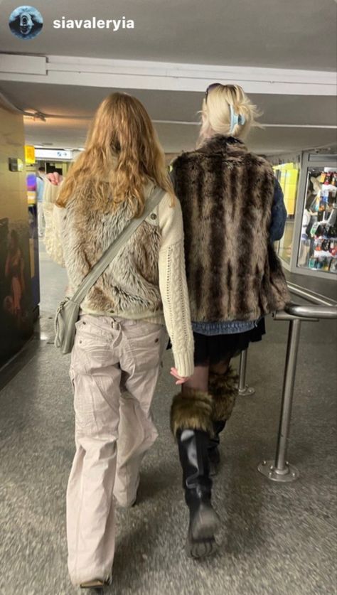 Mammoth Outfits Winter, Demin Vest Outfits 90s, Brown Body Warmer Outfit, Suede Gilet Outfit, How To Style A Fur Vest, Fur Gilet Outfit Y2k, Fur Gillet Outfits, Fur Vests Outfits, Fur Vest Outfit Winter