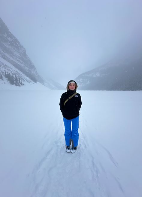 Winter hiking photo inspiration inspo the north face columbia BC british columbia outfit jacket pose mountains western canada Columbia Outfit, Canada Winter, Hiking Photos, Western Canada, Travel Pics, Winter Hiking, Winter Travel, Travel Pictures, British Columbia