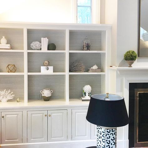 Stephanie Kraus Designs on Instagram: “Sunday shelfie with a touch of leopard ❤️. #stephaniekrausdesigns #interiordesign #mainlineinteriordesign #neutrals #leopard @danagibson” Wave Wallpaper, Built In Shelves Living Room, Living Room Built Ins, Bookshelves In Living Room, Fireplace Built Ins, Bookcase Decor, Home Library Design, Waves Wallpaper, Living Room Shelves