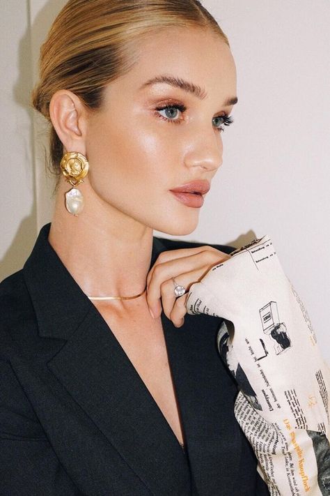 Rosie Hw, Diy Kosmetik, Proper Skin Care, Beauty Make-up, Rosie Huntington, Glowy Skin, Glowy Makeup, Huntington Whiteley, Rosie Huntington Whiteley