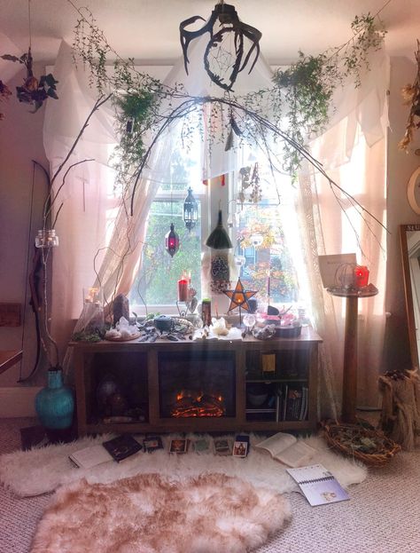 Sacred Space At Home, Pixie Hallow, Altar Inspiration, Healing Space, Space Photos, Witchy Decor, Be Gentle, Meditation Room, Room Inspiration Bedroom