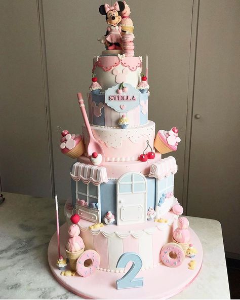 Minnie Mouse Castle Cake, Minnie Candyland, Disney Theme Cake, Disneyland Birthday Cake, Disney Cake Ideas, Disneyland Cake, Baby Minnie Mouse Cake, Disney Birthday Cake, Baby Mickey Cake