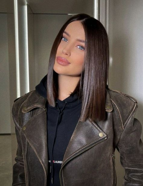 Sleek Bob Haircut, Longbob Hair, Sleek Short Hair, Chocolate Hair, Sleek Bob, Hair Color Auburn, Brown Hair Balayage, Short Straight Hair, Beautiful Hairstyles