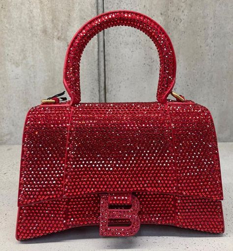 THREADS on Instagram: “🚨 FIRST LOOK! 🚨 BRB, planning on how to ask this new red crystal Hourglass to be our Valentine. ❤️❤️❤️ Swipe for some more Balenciaga…” Balenciaga Hourglass Bag, Balmain Bag, Rhinestone Handbags, Balenciaga Handbags, Luxury Purses, Fancy Bags, Cheap Bags, Pretty Bags, Balenciaga Bag