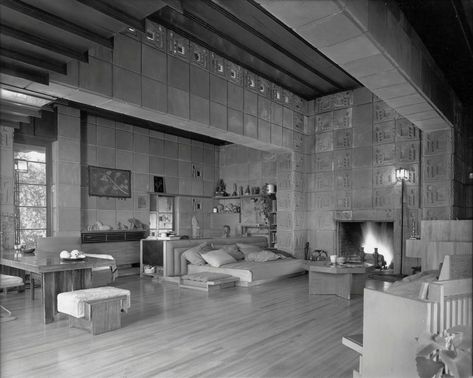 https://la.curbed.com/2019/2/11/18217152/freeman-house-usc-frank-lloyd-wright-gamble-house Frank Lloyd Wright Furniture, Ennis House, Mayan Architecture, Interior Drawing, Gamble House, Frank Lloyd Wright Design, Architectural History, House Lamp, Richard Neutra