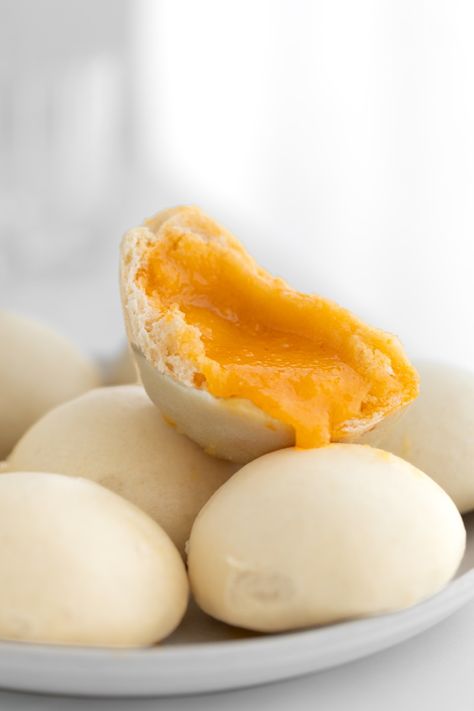 Salted Egg Yolk Bun, Chinese Egg Custard, Steamed Egg Custard, Steamed Custard Buns Recipe, Salted Egg Yolk Custard Buns, Egg Custard Buns Chinese, Baked Egg Custard, Egg Yolk Recipes, Custard Buns