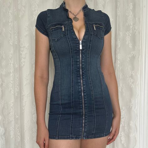 Guess Blue Denim Mini Dress With Silver Hardware #y2k #y2kfashion #2000s #2000sfashion #minidress #guess #denim #depop #summer #summer2023 Denim Dress Y2k, Mini Denim Dress, Denim Dress Outfit, Y2k Mini Dress, Mini Dress Hot, Classic Corvette, 2000s Clothes, Denim Mini Dress, Denim Mini