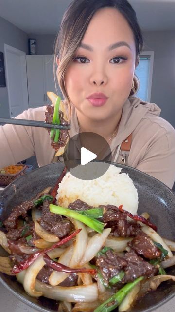 Stephanie | Easy recipes 🔪 on Instagram: "This recipe is too good not to share! Craving it again as I was editing it 🥹 ➡️ Recipe: Mongolian beef Serves 3-4 - [ ] 1 lb beef flank, sliced into 2 inch pieces - [ ] 1 large onion, 1/4 inch slices - [ ] 4-5 green onion stalks, 2-3 inch pieces - [ ] 4-5 cloves garlic, finely minced - [ ] 1 tsp ginger, grated - [ ] Optional: 4-7 Dried chilies for spice Marinade- - [ ] 3 tbsp cornstarch - [ ] 1/4 tsp baking soda - [ ] 1 tbsp shao xing wine (dry sherry or dry white wine is fine) - [ ] 1/2 tbsp soy sauce - [ ] 1/2 tbsp dark soy sauce - [ ] 1/4 tsp ground white pepper Sauce- - [ ] 1 tbsp oyster sauce - [ ] 1/2 tbsp dark soy sauce - [ ] 1/2 tbsp soy sauce - [ ] 2 tsp sugar - [ ] 1 tsp chicken bouillon - [ ] 1 tsp Sesame oil, or to Beef Mongolian Recipe, Mongolian Beef Sauce Recipe, Mongolian Beef Pf Changs, 30 Minute Mongolian Beef, Crispy Mongolian Beef Recipe, Sliced Beef Recipes, Crispy Mongolian Beef, Clean Mongolian Beef Recipe, Mongolian Beef Recipe