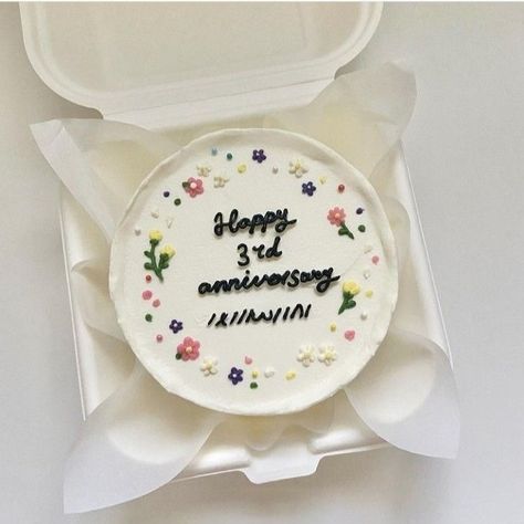 Simple Cake Designs, Mini Cakes Birthday, Bento Cake, 2nd Anniversary, Food Inspo, Anniversary Cake, Easy Cake, Mini Cakes, Cake Designs