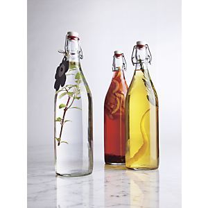 Airtight glass bottles Bedside Water Carafe, Plastic Crates, Water Carafe, Bormioli Rocco, Crate Storage, Oil Bottle, Water Bottle Accessories, Sauce Bottle, Food Storage Containers