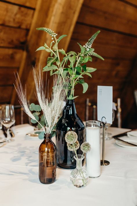 Greenery Vase Centerpiece, Mountain Centerpieces Wedding, Wedding Centerpieces Bottles, Boho Ranch Wedding, Colorado Wedding Decor, Mountain Cabin Wedding, Boho Mountain Wedding Decor, Pottery Centerpieces Wedding, Thrifted Centerpieces Wedding