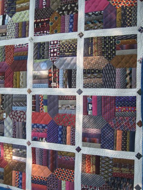 "David's Ties" quilt by Esther at Threads on the Floor. A memorial quilt. She kept the large ends of the ties intact. Crochet Blanket For Men, Necktie Quilt, Necktie Crafts, Tie Ideas, Diy Sy, Old Ties, Ideas For Crochet, Tie Quilt, Tie Crafts