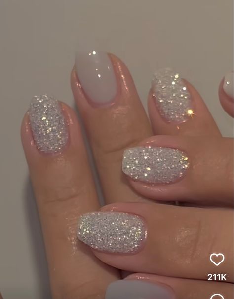 Silver Nail Designs Simple, White Glitter Ombre Nails Almond, Sparkly Manicure Ideas, Clear Glitter Dip Nails, Bridesmaid Manicure Ideas, Silver Sparkling Nails, Beige Sparkle Nails, Glittery Short Nails, Gray Sparkle Nails