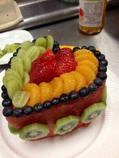 Cake Made Of Fruits Only, Fresh Fruit Birthday Cake Ideas, Cake Made Out Of Fruit, Cake Made Of Fruit, Edible Fruit Arrangements, Fruit Birthday Cake, Fruit Cake Design, Melon Cake, Deco Fruit