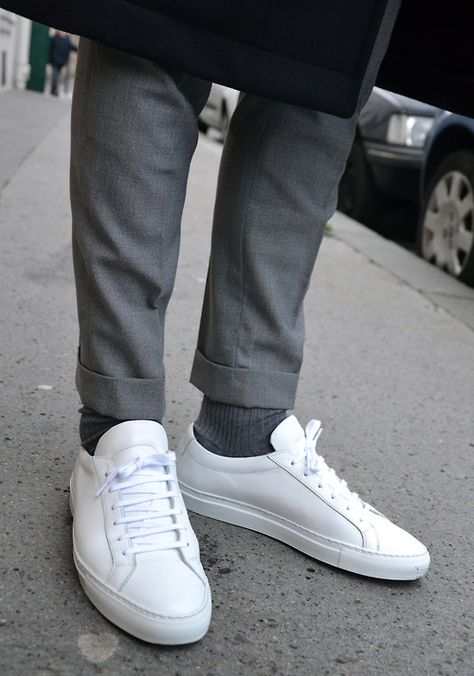 Common Projects.#sneakers Sewing Shoes, Common Projects Achilles, Winter Mode, Common Projects, On Sneakers, Sneakers Men Fashion, White Trainers, Nike Outfits, Sneaker Shopping