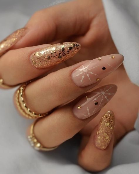 long, acrylic nude and gold nails with snowflakes New Years Nail Designs, New Years Eve Nails, Winter Nails Acrylic, Her Nails, Snowflake Nails, Thanksgiving Nails, Festival Nails, New Year's Nails, Xmas Nails