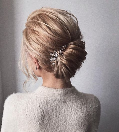 39 Gorgeous Wedding Hairstyles For the Elegant Bride Short Updo, Bride Things, Hairstyles Bride, Hairstyles Elegant, Rose Gold Hair Accessories, Updo Bridal, Bride Elegant, Hairstyles Theme, Messy Hair Updo