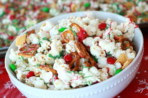 Recipes With Popcorn, Popcorn Snack Mix Recipes, Polar Express Christmas Party, Savory Popcorn, Muppet Christmas, Polar Express Party, Christmas Popcorn, Popcorn Mix, Popcorn Snacks