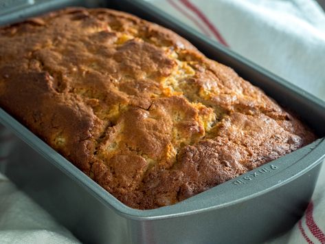 Cinnamon Pineapple Bread Horizontal 1 Banana Date Nut Bread, Bread Crisps, Cinnamon Pineapple, Hawaiian Banana Bread Recipe, Hawaiian Banana Bread, Crisps Recipe, Date Bread, Date Nut Bread, Homemade Strawberry Cake