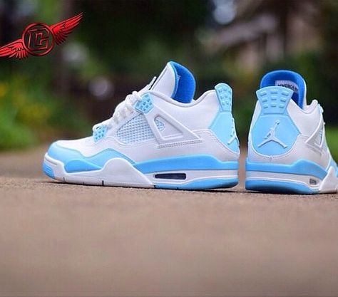 Carolina Blue 4s Sneaker Pics, Nike Air Jordan Shoes, Nike Shoes Girls, Curvy Petite Fashion, Trendy Shoes Sneakers, Jordan Shoes Girls, Sneakers Jordans, Custom Nike Shoes, Jordan Shoes Retro