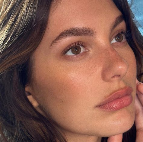 camila morrone makeup, natural makeup, no-makeup makeup, camila morrone, strawberry makeup, hailey bieber makeup inspo Camila Morrone, Minimal Makeup, Glowy Makeup, Clean Makeup, Irina Shayk, Natalie Portman, Face Hair, Adriana Lima, Jessica Alba