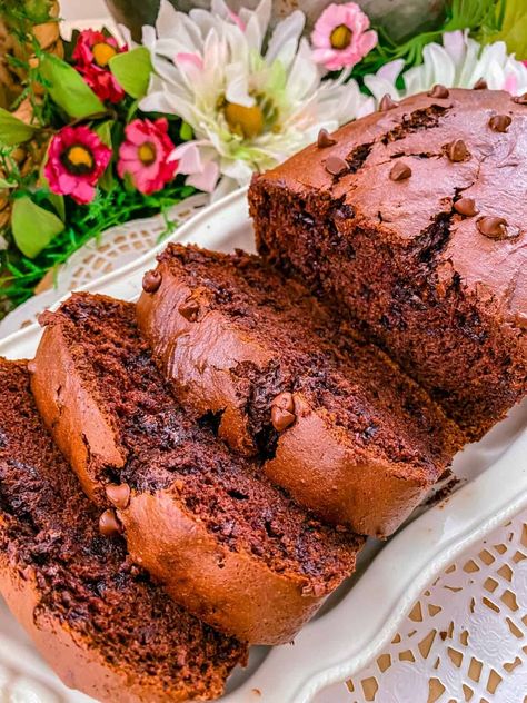 Gluten-free & Dairy-free Chocolate Avocado Banana Bread - Hope and Hummus Chocolate Avocado Banana Bread, Avocado Banana Bread, Chocolate Goodies, Avocado Bread, Cinnamon Roll Bake, Desert Ideas, Chocolate Avocado, Austin Food, Avocado Banana