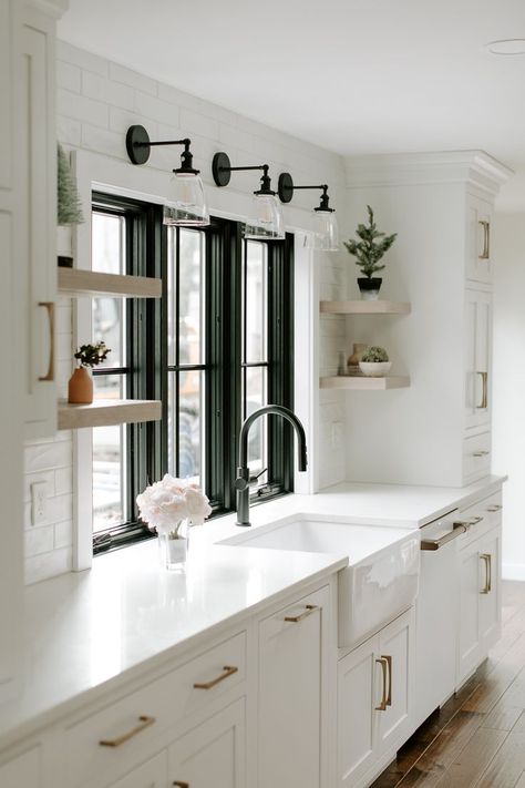 Casa Casuarina, Small Kitchen Solutions, Kitchen Window Decor, Kitchen Sink Lighting, Window Over Sink, Kitchen Sink Window, White Kitchen Sink, Kitchen Sink Design, Kitchen Solutions