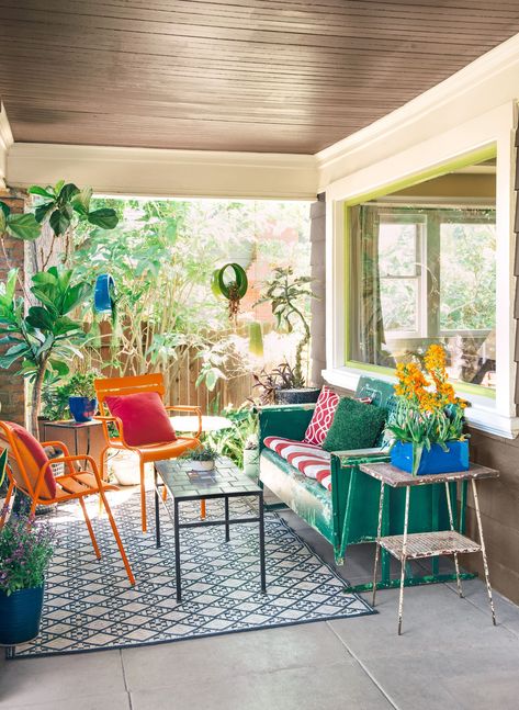 A 1908 Bungalow Opens Up for More Family Space - This Old House Boho Front Porch, Dekorasi Maroko, Porch Design Ideas, Colorful Patio, Traditional Dining Tables, Patio Inspiration, Estilo Boho Chic, Porch Design, Moroccan Decor