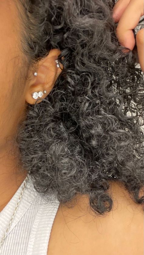 Two Persings Ear, 2 Helix Piercings Stacked, Double Helix Piercings Black Women, Pretty Piercings Ear, Cute Ear Piercings Aesthetic, 3rd Hole Ear Piercing, Ear Piercing Ideas Black Women, Ear Piercings Women, Ears Piercing Ideas