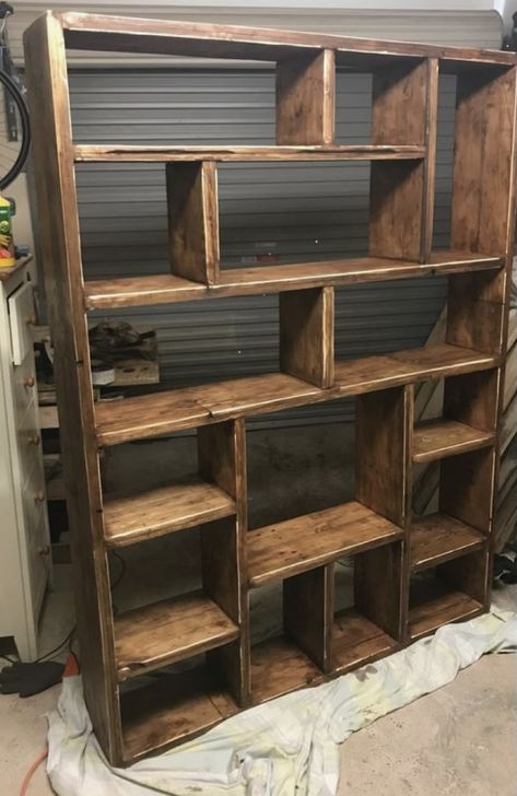 Bar Deco, Rustic Bookshelf, Large Bookshelves, Rustic Bookcase, Bookshelf Inspiration, Bookcase Diy, Wood Bookshelves, Home Library Design, Bookshelf Design