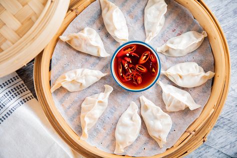 Prawn and Chicken Dumplings Dumplings Recipe Chinese, Dumpling Steamer, Prawn Dumplings, Taiwanese Cuisine, How To Make Dumplings, Steamed Dumplings, Food Texture, Dumplings Recipe, Gourmet Cooking