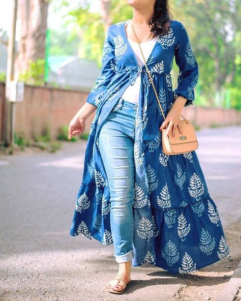 Normal Jeans, Stylish Kurtis Design, Minimalist Fashion Women, Beautiful Casual Dresses, Dinner Dress Classy, Classic Style Outfits, Desi Fashion Casual, Cape Jacket, Trendy Dress Outfits