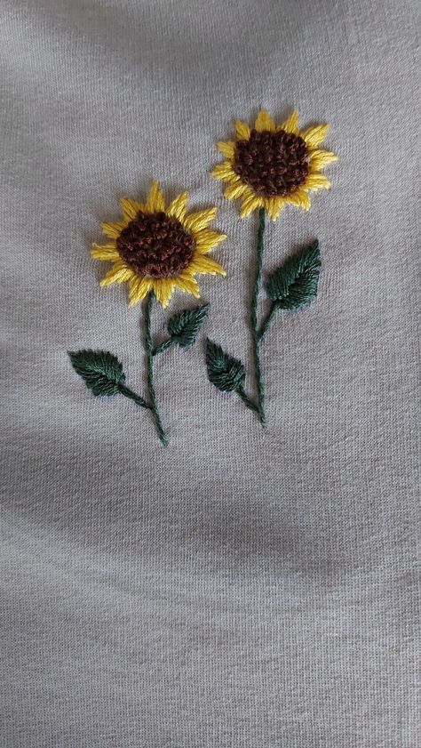 Sunflower Stitch Embroidery, Hand Embroidered Sunflowers, Sunflower Embroidery Designs, Sunflower Embroidery Pattern Design, Embroider Sunflowers, Embroidery Sunflower Pattern, Sunflower Embroidery Tutorial, Embroidery Designs Sunflower, Hand Embroidery Sunflower