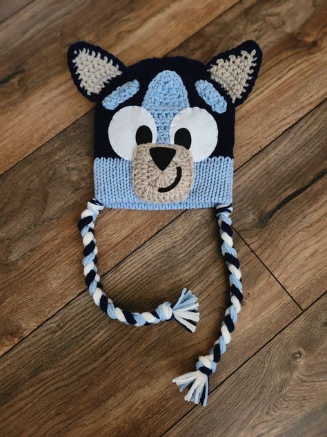 Bluey Hat, Crochet Stuffy, Crochet Voodoo, Crochet Character Hats, Bluey And Bingo, Bluey Bingo, Circular Knitting Machine, Knitting Paterns, Baby Blanket Knitting Pattern