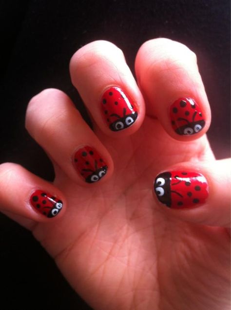 #NailBar Lady Bird Nail Art, Nail Designs For Short Nails Simple, Insect Nail Art, Ladybird Nails, Insect Nails, Ladybug Nail Art, Ladybird Insect, Ladybug Nails, Diy Nails Easy