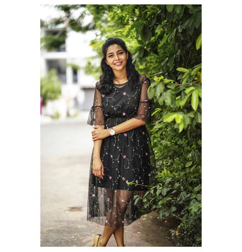 Aishwarya Lekshmi Frock Photos, Aishwarya Lekshmi, Short Frocks, Pretty Dresses Casual, Ethereal Elegance, Simple Frock Design, Floral Frocks, Night Beautiful, Casual Frocks