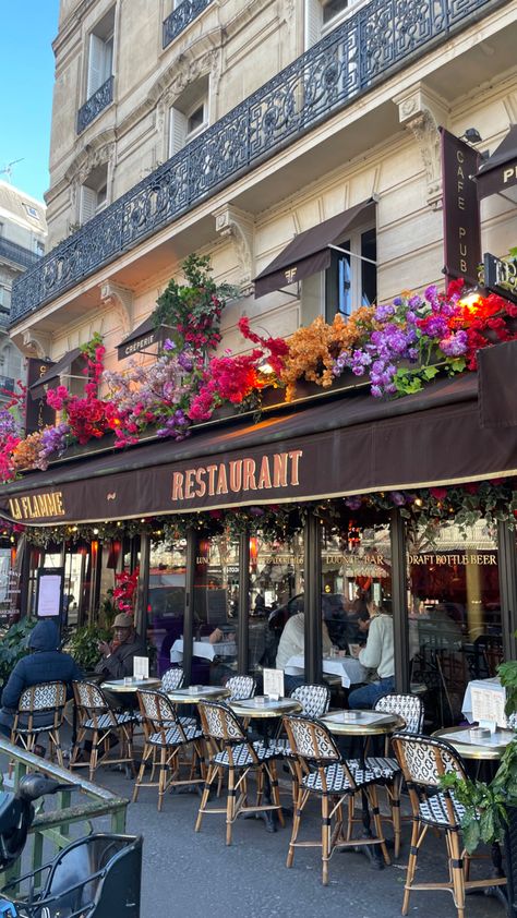 French Motivation, Manifest Life, France Cafe, Aesthetic Paris, France Trip, Town Building, Parisian Cafe, Paris Aesthetic, Paris Restaurants