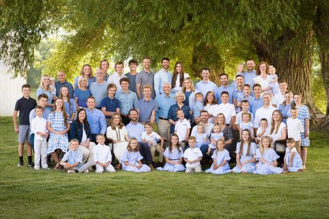 Family Reunion Photography, Big Family Photo Shoot Ideas, Large Family Photo Shoot Ideas, Large Family Pictures, Family Golf, Large Family Photography, Family Reunion Pictures, Family Reunion Photos, Extended Family Pictures