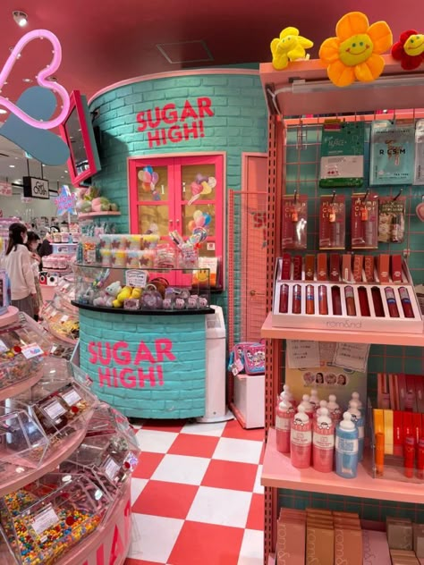 Candy Store Ideas Design, Candy Store Interior, Candy Room In House, Snack Shop Design, Candy Store Ideas, Candy Shop Ideas Design, Toy Store Aesthetic, Candy Store Aesthetic, Candy Shop Design