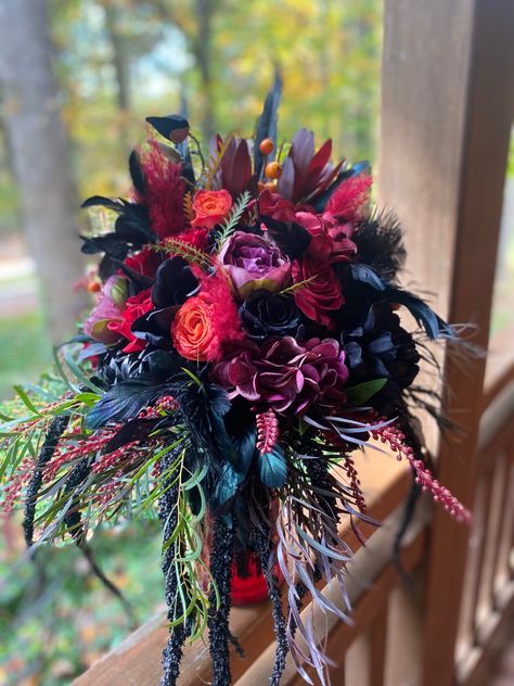 Moody Jewel Tone Bouquet, Goth Flower Arrangements, Rp Wallpaper, Halloween Wedding Bouquet, Poly Wedding, Halloween Arrangements, Goth Flowers, Jewel Tone Wedding Colors, Halloween Bouquet