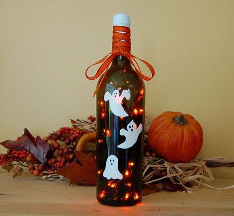 Halloween Wine Bottle Crafts, Halloween Wine Bottles, Wine Bottle Light, Halloween Lights Decorations, Light Halloween, Halloween Ghost Decorations, Painted Bottles, Halloween Bottles, Recycling Ideas