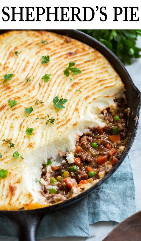 Shepherd's Pie - this incredibly hearty, comforting, restaurant worthy shepherd's pie recipe does not disappoint! A flavorful beef, veggie and gravy filling is made in a cast iron pan and layered with fluffy, perfectly creamy mashed potatoes and then it's broiled until golden brown. #shepherdspie #mashedpotatoes #beef #dinner #recipe Ground Venison Recipes, Ground Venison, Shepherds Pie Recipe, Venison Recipes, Cottage Pie, Shepherd's Pie, Cooks Illustrated, Cooking Classy, Minced Meat