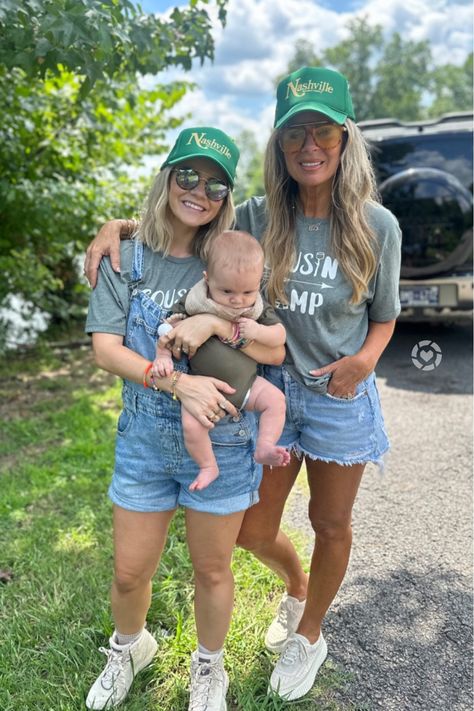 These Free People Ziggy overalls are my all-turn favorite for the summer and fall! The perfect denim addition to your wardrobe. They fit slightly loose but are not oversized or baggy, which I totally love! Plus, they are so easy to style. I paired it with a basic tee, neutral sneakers, and a Nashville trucker hat from Premonition Goods. What do you think about this casual look? Hunter Premo. Transitional Outfits Summer to Fall: Free People Shortalls Free People Ziggy Shortalls, Transitional Outfits Summer To Fall, Ziggy Shortalls, Ziggy Overalls, Neutral Sneakers, Hunter Premo, Transitional Outfits, Outdoor Family Photos, Perfect Denim