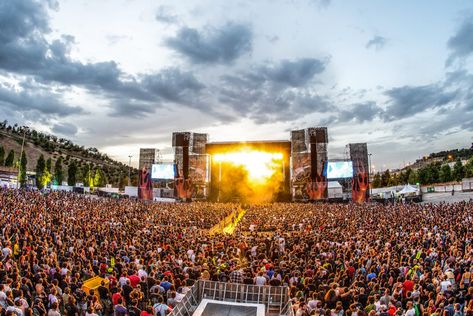 Festival Co-Founder Says Concerts/Festivals Won’t Return Until 2022: “The Whole Thing’s A Sh*t Show” #Life #Featured The Raconteurs, Montreux Jazz Festival, Concert Stage Design, One Million Dollars, Zz Top, Ella Fitzgerald, Eric Church, Nina Simone, Concert Festival