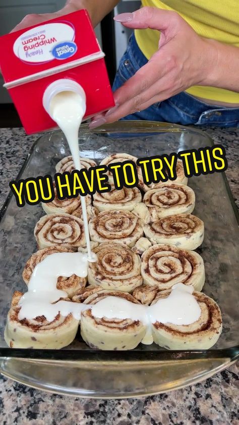 Best Cinnamon Roll Hack, Cinnamon Roll Heavy Cream Hack, Cinnabon Cinnamon Rolls Hacks, Cinnamon Roll Tiktok Hack, Cinnamon Rolls Tiktok Recipe, Cinnamon Rolls With Heavy Cream Hack, Tik Tok Cinnamon Rolls Videos, Tic Tok Cinnamon Rolls, Cinnamon Roll Hack With Heavy Cream