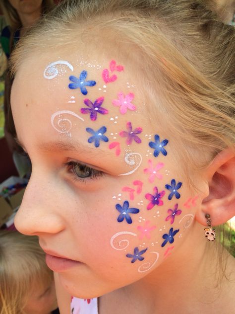 Spring Facepainting Ideas, Hawaiian Flower Face Paint Easy, Easy Flower Face Painting, Face Painting Flowers Easy, East Face Paint Ideas, Spring Face Paint, Floral Face Paint, Flowers Facepainting, Flower Face Paint