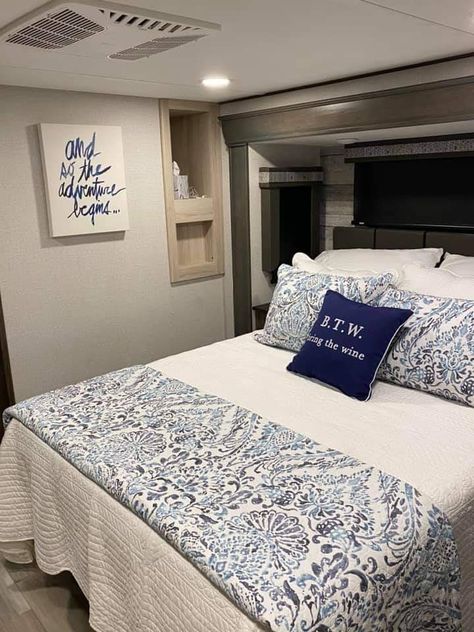 Rv Master Bed, Camper Master Bed, Rv Bunk Room Bedding, Master Bed Ideas, Rv Kids Bedding, Cute Camper Bedding, Camper Bedroom, Camper Revamp, Travel Trailer With King Size Bed