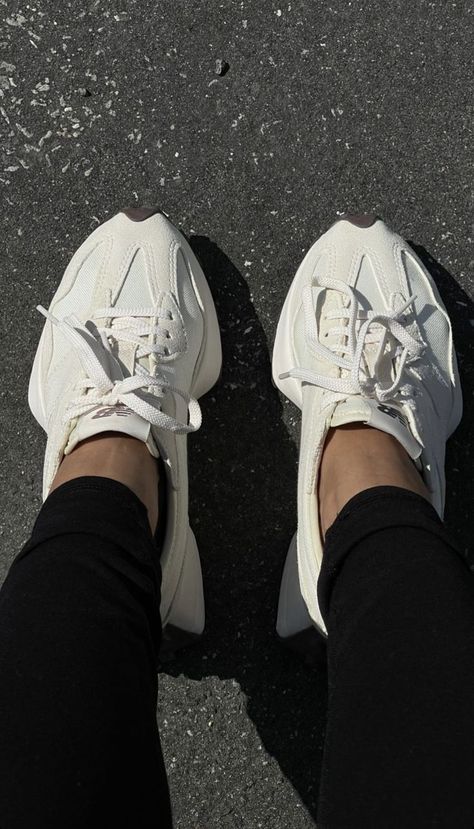 Off White Color Palette, White Color Palette, Sneaker Bar, New Balance Style, New Balance Outfit, Zapatillas New Balance, Retro Love, Sassy Outfit, New Balance 327